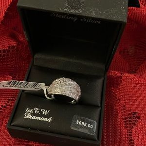 Ladies beautiful new sterling silver / diamond ring retail value $695 size 7
